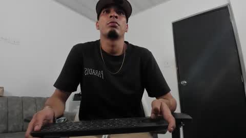 Snapshot of dave_skinnycum420 chatting on October 7, 2025, 6:43 am dave online show from October 7, 2025, 6:43 am