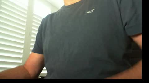 davesu12345 online show from November 3, 2025, 7:20 am