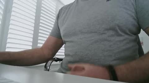 davesu12345 online show from February 7, 2026, 12:20 pm