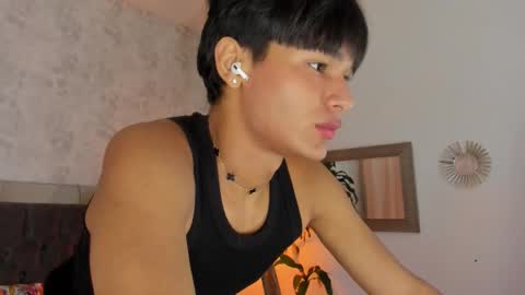 Snapshot of david_lux chatting on October 15, 2025, 12:49 pm David online show from October 15, 2025, 12:49 pm