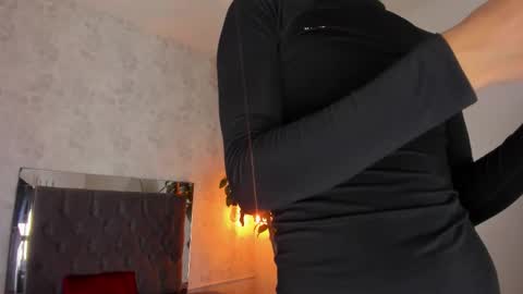 Snapshot of david_lux chatting on October 17, 2025, 1:14 pm David online show from October 17, 2025, 1:14 pm