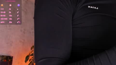 Snapshot of david_lux chatting on October 21, 2025, 1:34 pm David online show from October 21, 2025, 1:34 pm