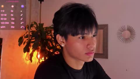 Snapshot of david_lux chatting on October 22, 2025, 1:33 pm David online show from October 22, 2025, 1:33 pm