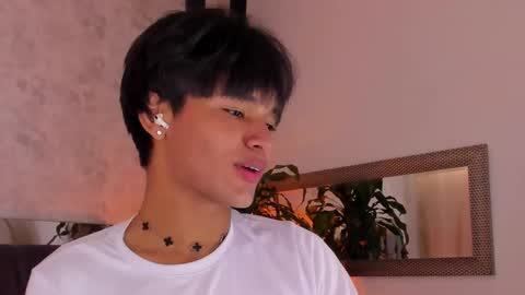 Snapshot of david_lux chatting on October 24, 2025, 1:51 pm David online show from October 24, 2025, 1:51 pm