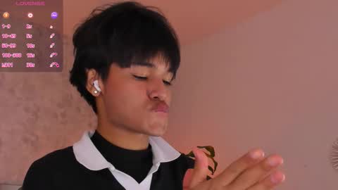 Snapshot of david_lux chatting on October 29, 2025, 1:02 pm David online show from October 29, 2025, 1:02 pm