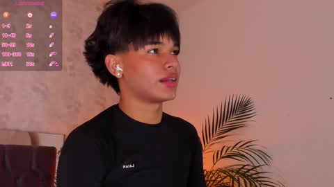 Snapshot of david_lux chatting on November 6, 2025, 2:29 pm David online show from November 6, 2025, 2:29 pm