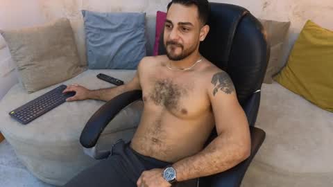 Snapshot of david_oliveira chatting on February 10, 2025, 1:33 pm JF oliveira online show from February 10, 2025, 1:33 pm