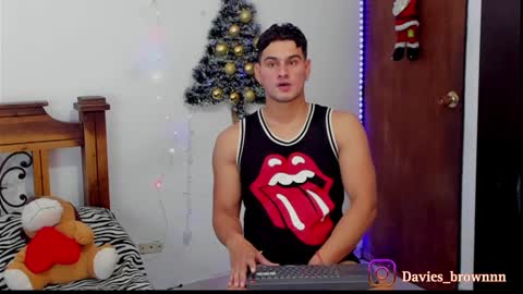 Snapshot of davies_brown chatting on December 4, 2024, 7:23 pm Davies brown schedule 12pm to 5pm col time online show from December 4, 2024, 7:23 pm