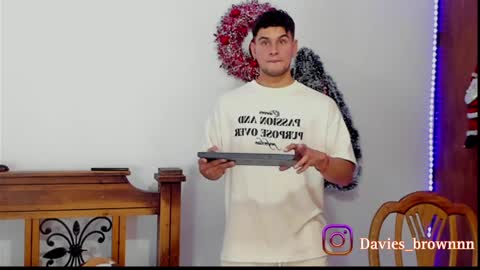 Snapshot of davies_brown chatting on December 27, 2024, 8:39 pm Davies brown schedule 12pm to 5pm col time online show from December 27, 2024, 8:39 pm