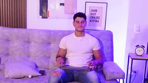 Snapshot of davies_brown chatting on February 28, 2025, 9:44 pm Davies brown schedule 12pm to 5pm col time online show from February 28, 2025, 9:44 pm