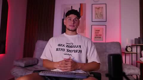 Snapshot of davies_brown chatting on March 11, 2025, 9:04 pm Davies brown schedule 12pm to 5pm col time online show from March 11, 2025, 9:04 pm