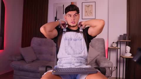 Snapshot of davies_brown chatting on September 15, 2025, 9:04 pm Davies brown schedule 12pm to 5pm col time online show from September 15, 2025, 9:04 pm