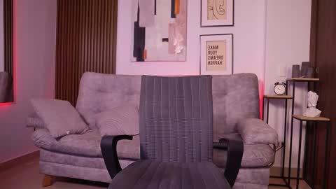 Snapshot of davies_brown chatting on October 4, 2025, 9:13 pm Davies brown schedule 12pm to 5pm col time online show from October 4, 2025, 9:13 pm