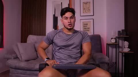 Snapshot of davies_brown chatting on October 17, 2025, 9:39 pm Davies brown schedule 12pm to 5pm col time online show from October 17, 2025, 9:39 pm