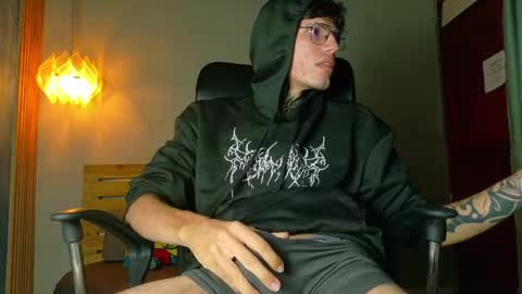 daviid_huge online show from May 12, 2026, 4:42 am