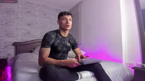 Snapshot of davisfirb chatting on November 19, 2025, 2:33 am davis online show from November 19, 2025, 2:33 am