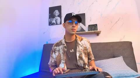 Snapshot of davison_viggiani chatting on July 24, 2026, 2:37 pm DAVISON online show from July 24, 2026, 2:37 pm