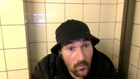 Snapshot of davocolours1112 chatting on November 17, 2025, 3:29 pm davocolours1112 online show from November 17, 2025, 3:29 pm