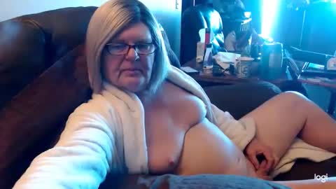 Snapshot of dawndoesall chatting on December 7, 2024, 6:15 pm dawndoesall online show from December 7, 2024, 6:15 pm