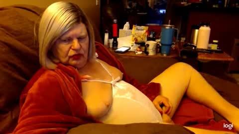 Snapshot of dawndoesall chatting on January 5, 2025, 11:12 pm dawndoesall online show from January 5, 2025, 11:12 pm