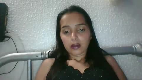 dayana_cruz online show from April 15, 2026, 3:57 am