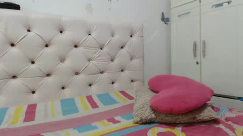 instagram  catherin dayana reina online show from February 27, 2025, 4:53 pm