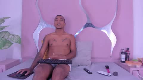 Snapshot of daylesandharry chatting on October 10, 2025, 12:59 pm daylesandharry online show from October 10, 2025, 12:59 pm