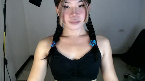 dazzzlingcarol online show from June 25, 2026, 9:47 am