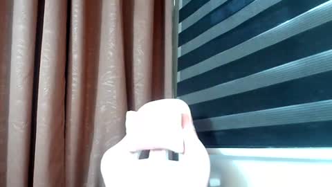 Snapshot of de_amore chatting on October 25, 2025, 11:43 pm Angel online show from October 25, 2025, 11:43 pm