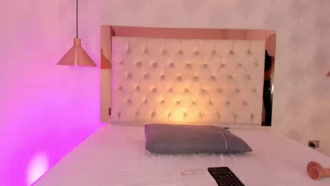 dea_athenea online show from November 15, 2025, 2:13 pm