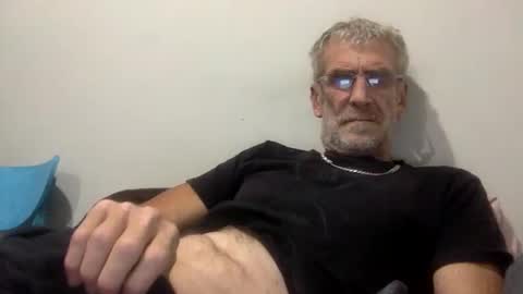 deanofflove221000 online show from March 17, 2026, 10:46 pm