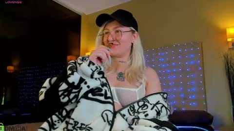 Snapshot of debbie_taylor chatting on April 18, 2026, 7:07 pm Debbie Mon Tue Fri Sun Sat GMT 3 1000am - 0400pm online show from April 18, 2026, 7:07 pm