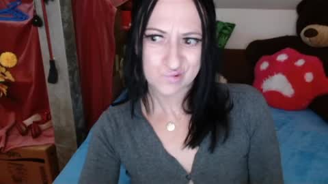 Snapshot of debramilf chatting on January 19, 2025, 7:26 pm DebraMilf online show from January 19, 2025, 7:26 pm