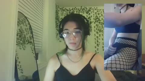 Snapshot of deciduousdoll chatting on September 14, 2025, 5:50 am deciduousdoll online show from September 14, 2025, 5:50 am