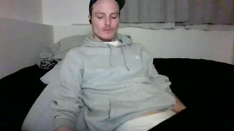 Dee4dayz online show from May 8, 2026, 3:01 am