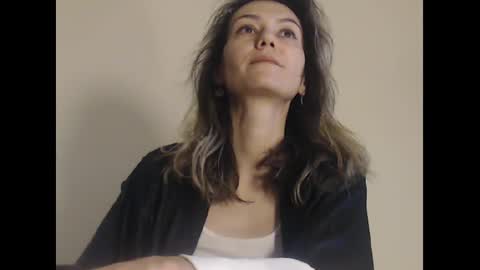 Snapshot of deelightfull chatting on February 4, 2025, 8:56 am Deelightfull online show from February 4, 2025, 8:56 am