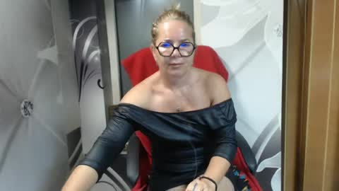 hi guys i m a cute milf i m here for good time and nice people pls be respectfool and enjoy me online show from June 18, 2026, 2:45 am