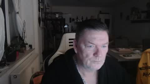 Snapshot of deinprinz2312 chatting on January 9, 2025, 2:22 am deinprinz2312 online show from January 9, 2025, 2:22 am