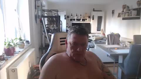 Snapshot of deinprinz2312 chatting on January 31, 2025, 9:27 am deinprinz2312 online show from January 31, 2025, 9:27 am