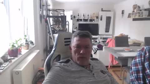 Snapshot of deinprinz2312 chatting on February 14, 2025, 8:21 am deinprinz2312 online show from February 14, 2025, 8:21 am