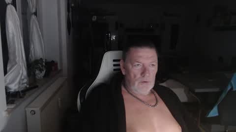 Snapshot of deinprinz2312 chatting on September 15, 2025, 2:22 am deinprinz2312 online show from September 15, 2025, 2:22 am