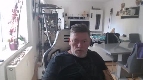 Snapshot of deinprinz2312 chatting on October 21, 2025, 12:39 pm deinprinz2312 online show from October 21, 2025, 12:39 pm