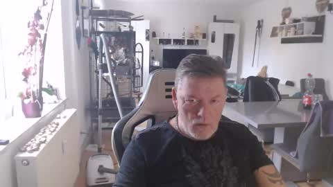 Snapshot of deinprinz2312 chatting on October 22, 2025, 7:52 am deinprinz2312 online show from October 22, 2025, 7:52 am