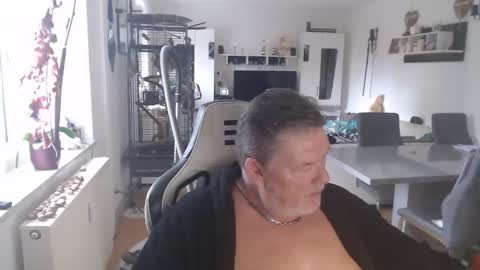 Snapshot of deinprinz2312 chatting on October 23, 2025, 9:52 am deinprinz2312 online show from October 23, 2025, 9:52 am