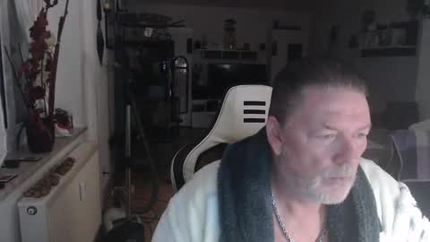 Snapshot of deinprinz2312 chatting on October 27, 2025, 5:11 am deinprinz2312 online show from October 27, 2025, 5:11 am