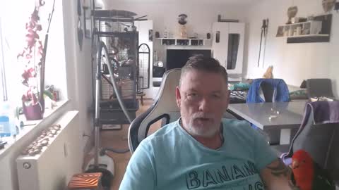 Snapshot of deinprinz2312 chatting on November 3, 2025, 9:10 am deinprinz2312 online show from November 3, 2025, 9:10 am