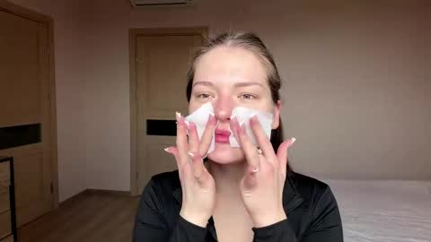 Mila online show from April 11, 2026, 8:40 am