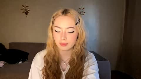 Mina online show from April 21, 2026, 12:22 pm