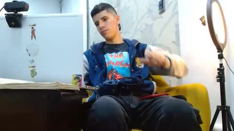 delglo online show from November 12, 2025, 4:02 am