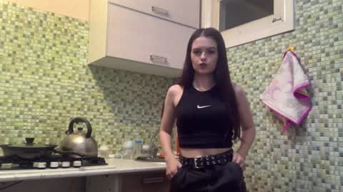 Kiki online show from April 10, 2026, 5:17 pm
